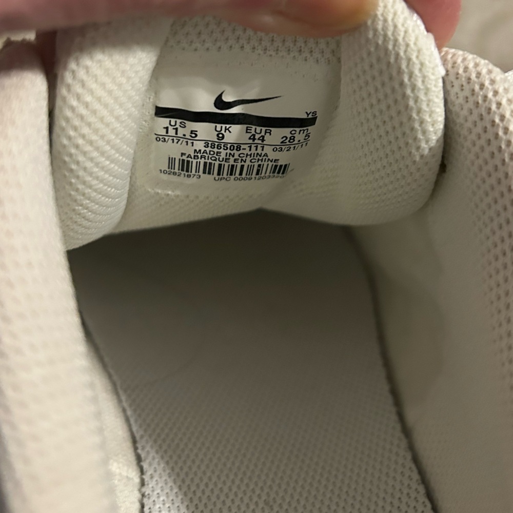 NWOT Nike women’s tie up white tennis shoes. - Picture 4 of 9
